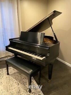 Baldwin model M grand piano, Satin Black finish. Great condition