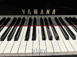 Yamaha G2 Grand Piano 5'8 Polished Ebony