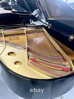 Yamaha G2 Grand Piano 5'8 Polished Ebony